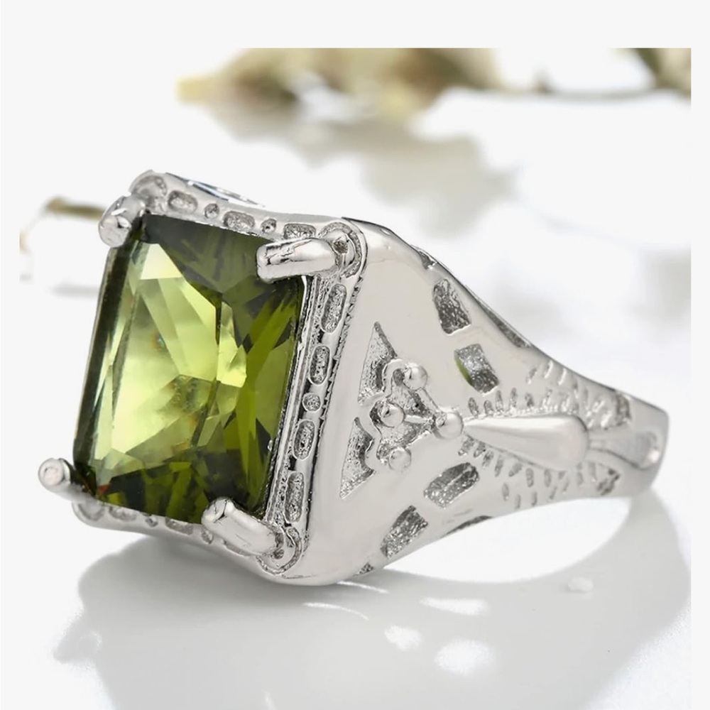 Cz trendy green ring